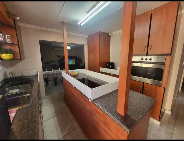 4 BEDROOM HOUSE FOR SALE IN PARKGATE